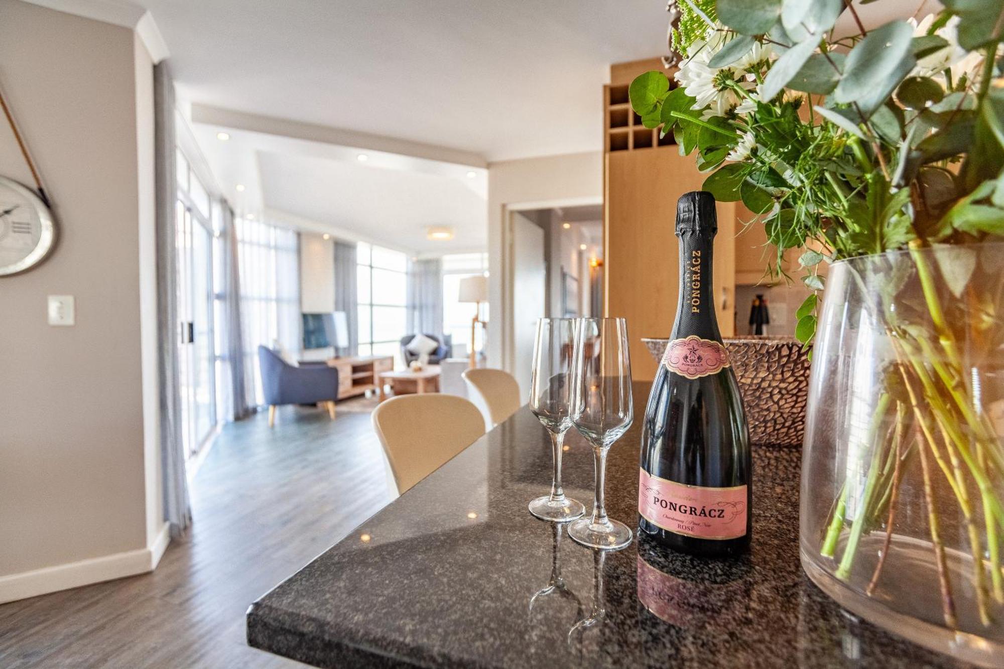 Luxury Ocean View Beachfront 2 Bed Apartment -206 The Waves, Blouberg, Cape Town Bloubergstrand Buitenkant foto